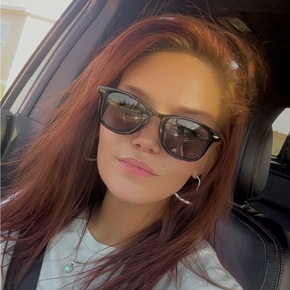 Profile Picture of Christina Vandivere (@c_vandivere) on Poshmark