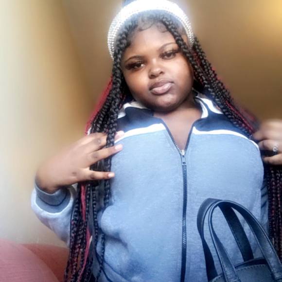 Profile Picture of Joelle Riddlespriger (@bossgirljoelle) on Poshmark