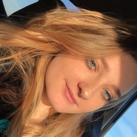 Profile Picture of Josephine Kemptner (@j_kemptner) on Poshmark
