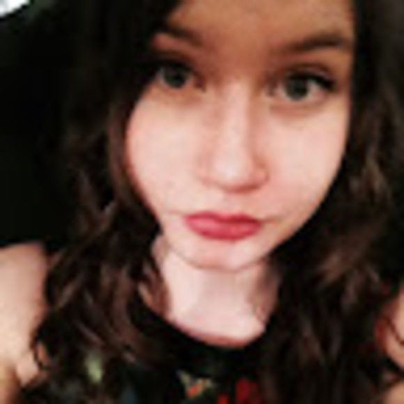 Profile Picture of Carrie Fysh (@carrie_fysh) on Poshmark