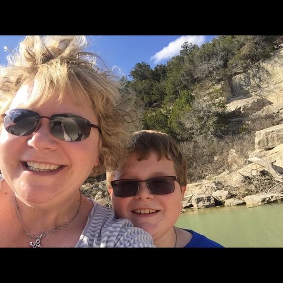 Profile Picture of Holly Morawski (@hollyski1) on Poshmark