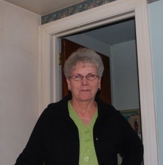 Profile Picture of Cindy Shinn (@shinnbtkj) on Poshmark