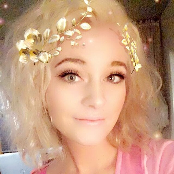 Profile Picture of Tabitha Mitchell (@novathecat0811) on Poshmark