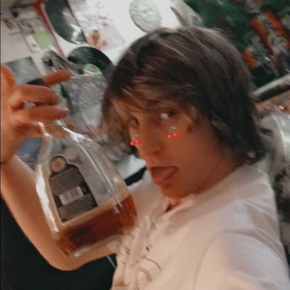 Profile Picture of Julian Arcel (@sonikjuice) on Poshmark