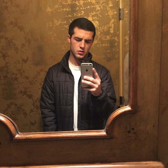 Profile Picture of Austin Avison (@austinavav) on Poshmark