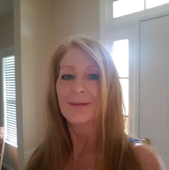 Profile Photo of Donna Hughes (@donna2761) on Poshmark