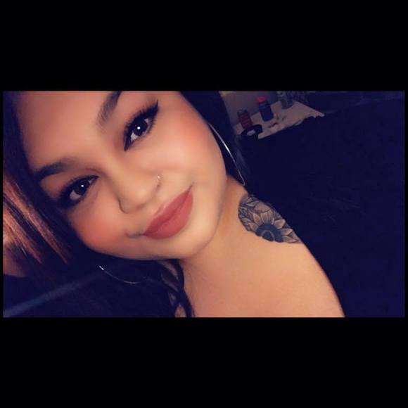 Profile Picture of Mareta Kapisi (@rettalove92) on Poshmark