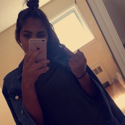 Profile Picture of Isabelle Phillips (@isabellealli) on Twitter