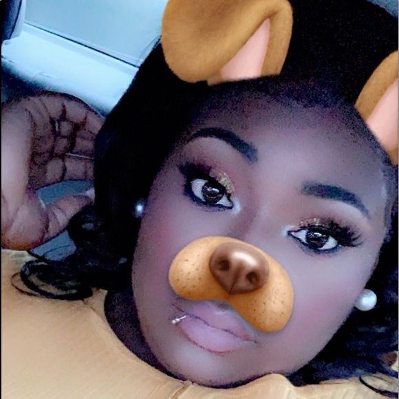 Profile Picture of Timesha Cunningham (@tbarr19) on Poshmark