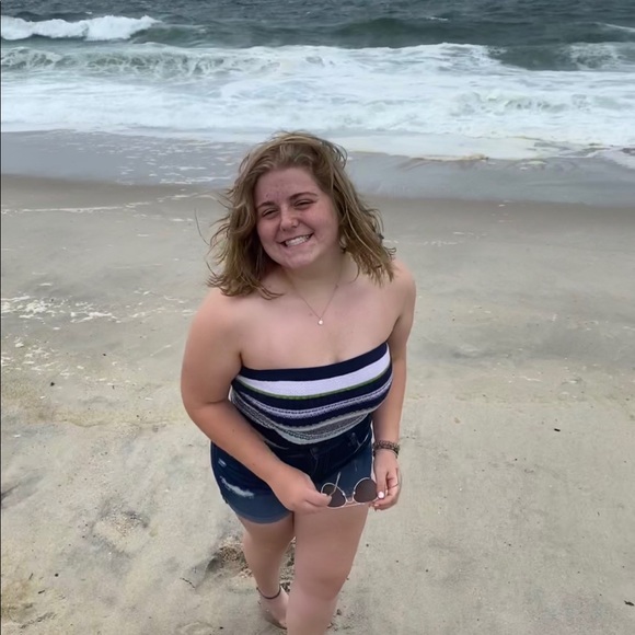 Profile Picture of Brianne Weiss (@brianneweiss_) on Poshmark