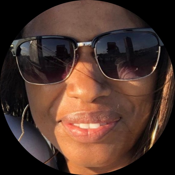 Profile Picture of Angela Alexander (@angela08017) on Poshmark