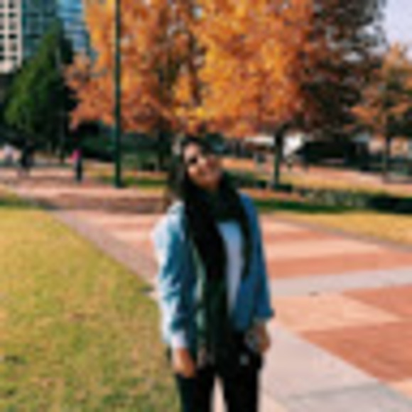 Profile Picture of Carolina Paneque (@caropann) on Poshmark