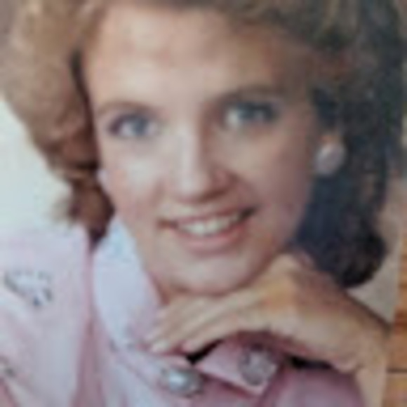 Profile Picture of Rebecca Pepiot (@bpepiot10) on Poshmark