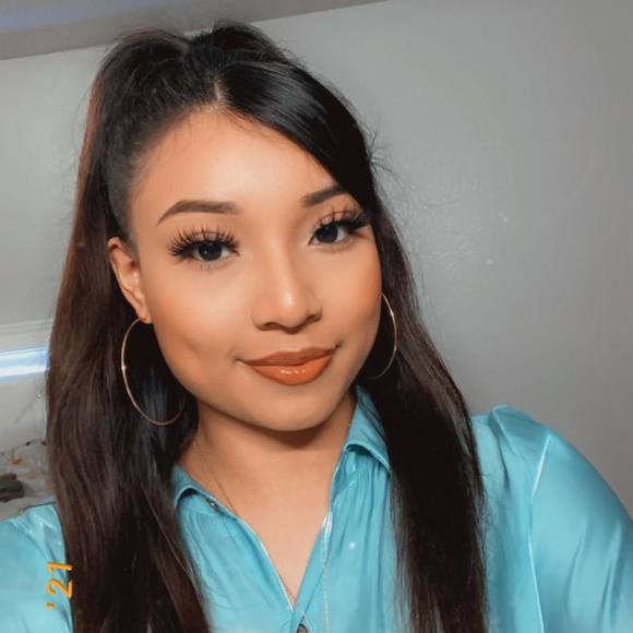Profile Picture of Brenda Reyes silva (@brenduhh_) on Poshmark