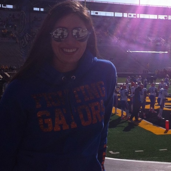 Profile Picture of Kris Papadakos (@krispapadakos) on Poshmark