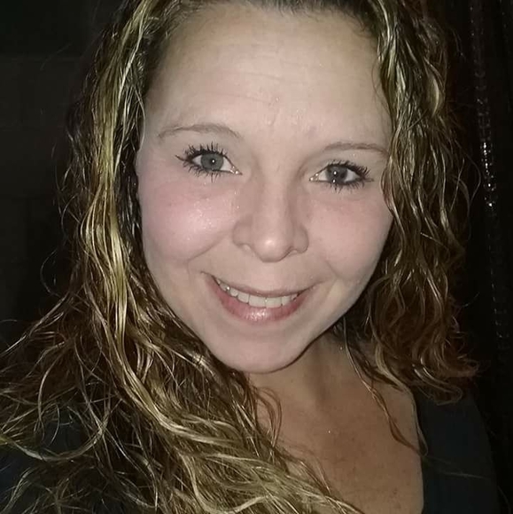 Profile Picture of Kimberly Oehlers (@littlemama76) on Poshmark