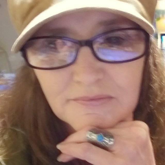 Profile Picture of Kim Detillion (@kdetillion71) on Poshmark