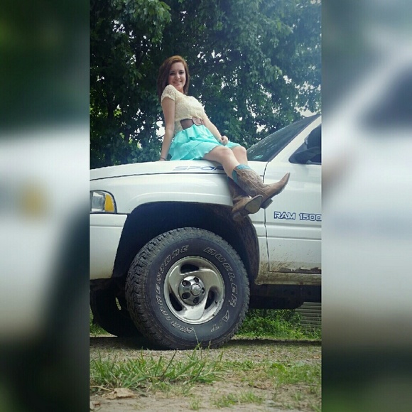 Profile Picture of Amber James (@anjames34) on Poshmark