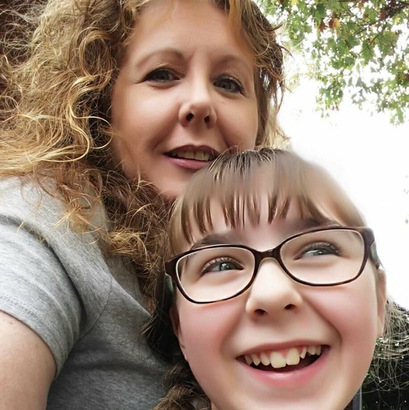 Profile Picture of Dawn Carpenter (@dawndala) on Poshmark