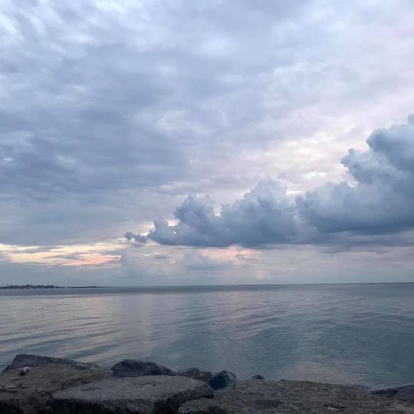 Profile Picture of Dinuri Punchihewa (@dinurip) on Poshmark