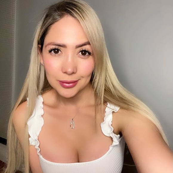 Profile Picture of Catalina Taborda (@ktamoon8) on Poshmark
