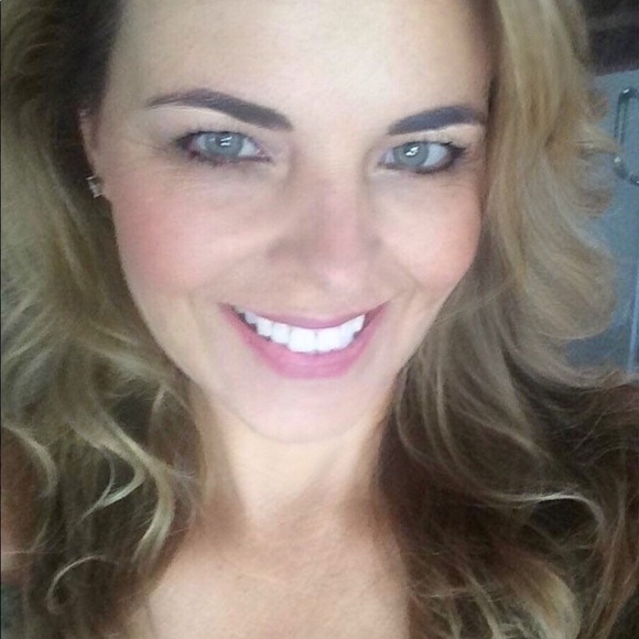 Profile Picture of Lisa Quintero (@lisaquintero425) on Poshmark