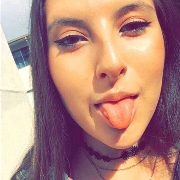 Profile Picture of Esmeralda Valadez (@esmeraldaa_v) on Poshmark