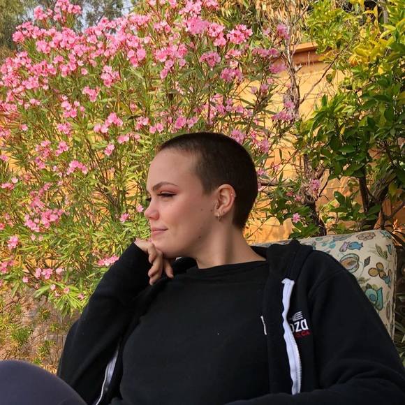 Profile Picture of Alyssa Burrows (@almiba101) on Poshmark