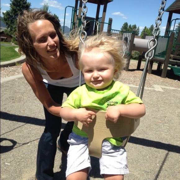 Profile Picture of Sarah Stoken (@sarahstoken) on Poshmark