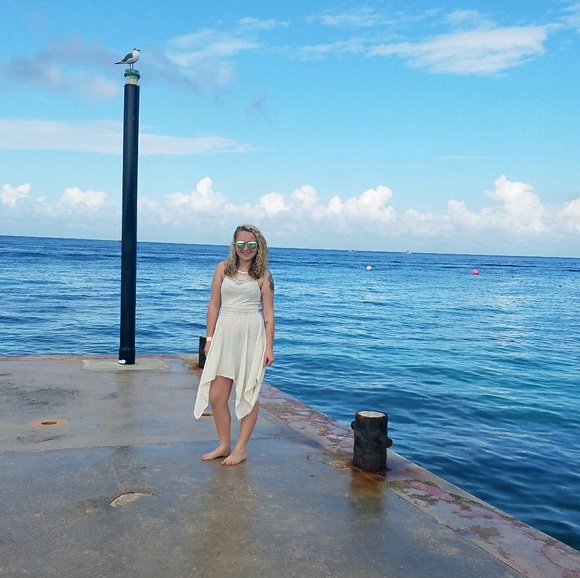 Breana Bellury - Poshmark Profile Picture of Breana Bellury (@breanalynn) on Poshmark