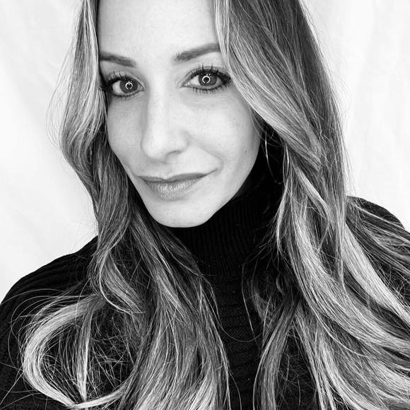 Profile Picture of Angela Forcina (@angelaforcina) on Poshmark