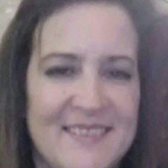 Profile Picture of Beth Axley (@bethaxley) on Poshmark