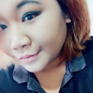 Profile Picture of VivianDee (@VivianDee7) on Twitter