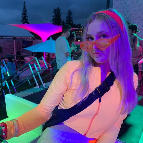 Profile Picture of Shaen Panko (@shaenylou22) on Poshmark