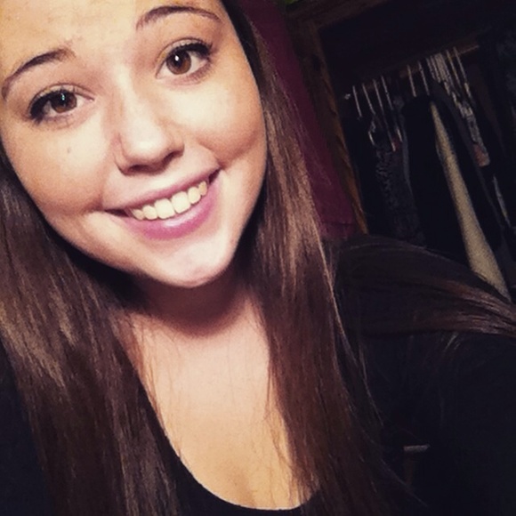 Profile Picture of Allison Mcdaniel (@allimcdaniel) on Poshmark