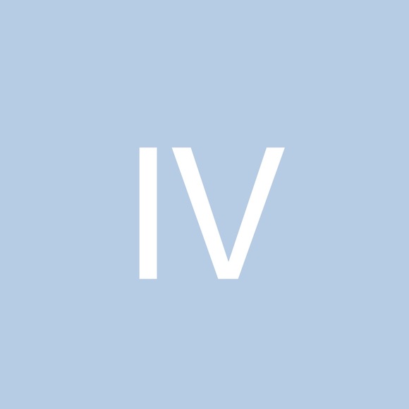 Profile Picture of Iris Valencia (@irisvalencia337) on Poshmark