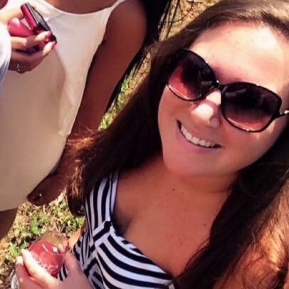 Profile Picture of Cindy Heinl (@caheinl) on Poshmark