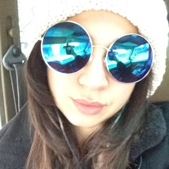 Profile Picture of Natalie Ryan (@natalieryannn) on Poshmark