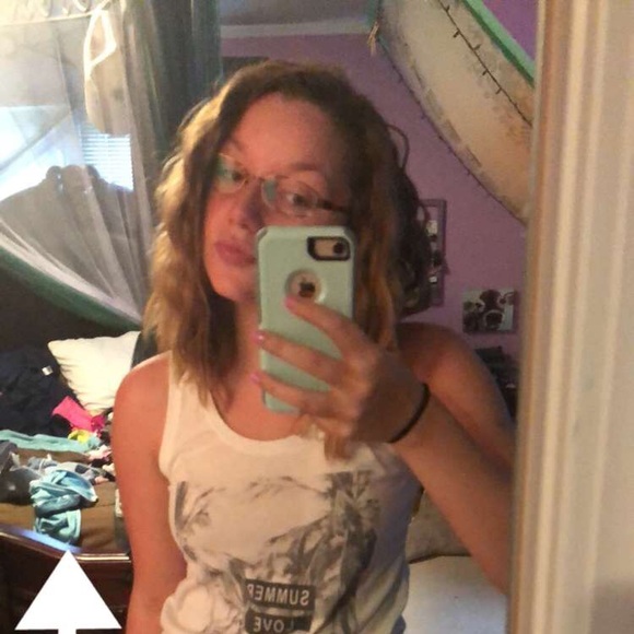 Profile Picture of Morgan Froebe (@mogly006) on Poshmark