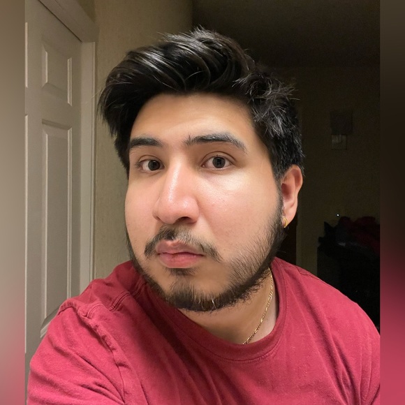 Profile Picture of Carlos G (@carl302) on Poshmark