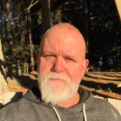 Profile Picture of Robert Whitman (@daddyrob2020) on Twitter