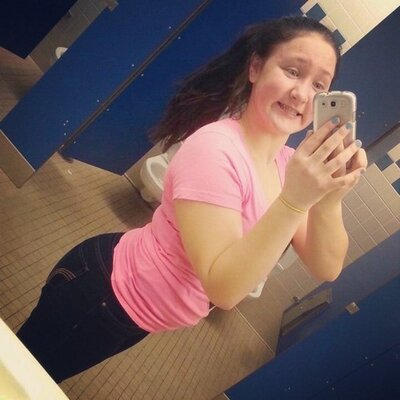 Profile Picture of Alexandra Conway (@AlexConkway) on Twitter