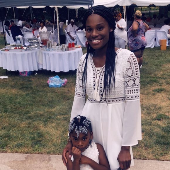 Profile Picture of Jasmine Singleton (@aubrielle09) on Poshmark