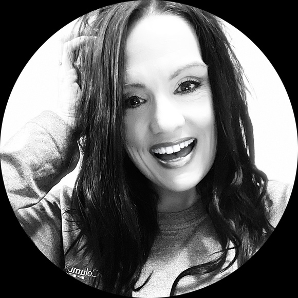 Profile Picture of Cassie Watson (@casswats) on Poshmark