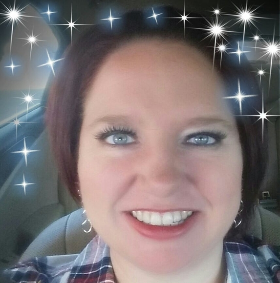 Profile Picture of Mellanie Peterka (@twins0826) on Poshmark