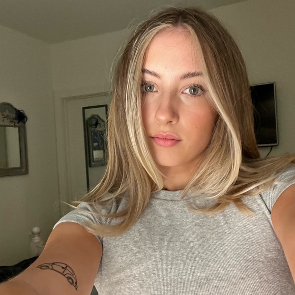 Profile Picture of Libby Richardson (@libbyrichard107) on Poshmark