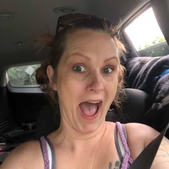 Profile Picture of Mishna Costango (@mhcostango) on Poshmark