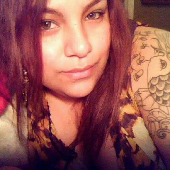 Profile Picture of Lorena Salinas (@lsalinas33) on Poshmark