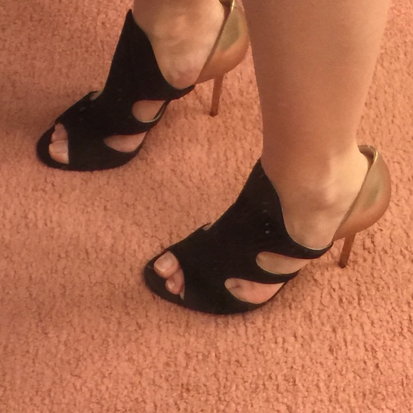 Profile Picture of Erin Soohoo (@divamom24) on Poshmark