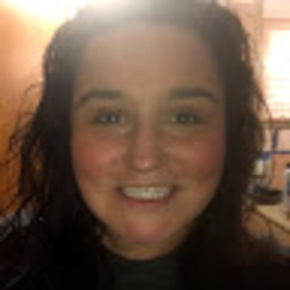 Profile Picture of Mary Francis (@maryflyingf) on Poshmark